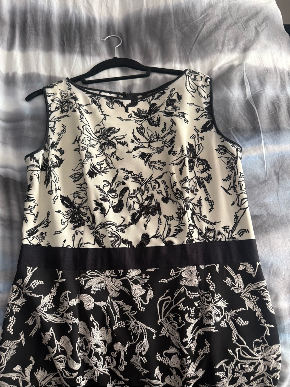 Sleeveless Black & Cream Floral Sheath Dress by